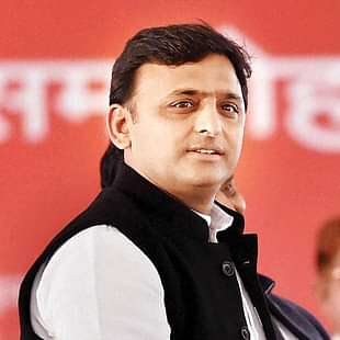 Akhilesh Yadav handed over 1000 appointment letters to Skill Development Trainees