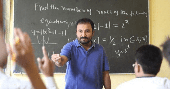 Anand Kumar Teaches Delhi Govt School Students