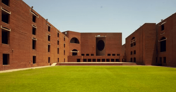 IIM Ahmedabad Celebrates Success Stories with Young Alumni Achievers Awards 2018