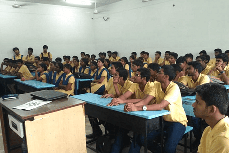 JEE Main 2025 Circular Motion Expected Questions with 2024-2019 PYQ Trends