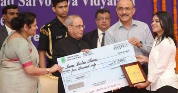 Shri Pranab Mukherjee Awards Class 12 Toppers from President Estate School