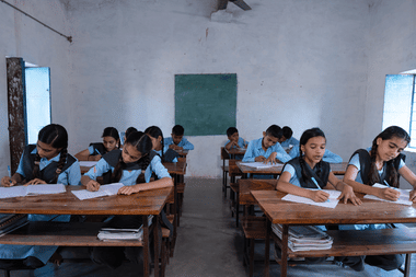 దీపావళి సందర్భంగా ఏపీ, తెలంగాణలో మూడు రోజుల పాటు పాఠశాలలకు సెలవులు