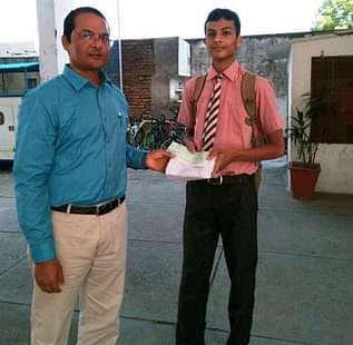 Divyam Bapna tops Udaipur in JEE.