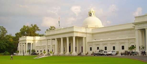 IIT Roorkee Makes Award Winning Card Design Bags