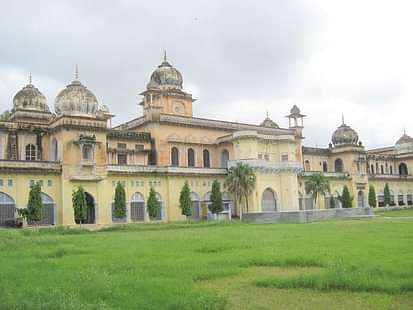 Lucknow University Topper Returns his Medals