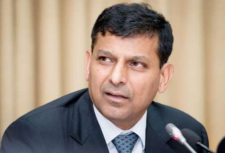 RBI Governor Raghuram Rajan Warns Students of  'unscrupulous schools' and  "useless degrees"