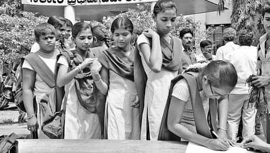 Samiti push signature campaign for IIT in Raichur Samiti push signature campaign for IIT in Raichur